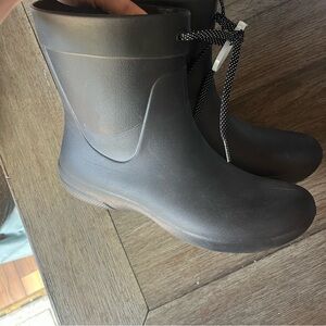Black crocs rain boots